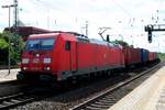 185 204-5 DB als Containerzug durchfährt den Bahnhof Lüneburg auf der Bahnstrecke Hannover–Hamburg (KBS 110) Richtung Hamburg.