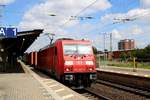 185 347-2 DB als Containerzug durchfährt den Bahnhof Lüneburg auf der Bahnstrecke Hannover–Hamburg (KBS 110) Richtung Hannover. [6.7.2017 - 12:05 Uhr]