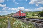185 289-6 ist mit einen gemischten Güterzug bei Thüngersheim am 05.07.2017 zu sehen.