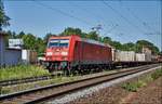 185 262-3 ist mit einen gemischten Güterzug bei Vollmerz am 19.07.2017 zu sehen.Bild von einer öffentlichen Stelle gemacht.