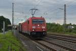 185 220-1 in Lintorf mit einem Mischer am Haken gen Süden. Samstag 19.8.2017