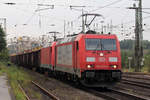 DB 185 273-0 mit 185 377-9 und einem Containerzug der besonderen Art durchfahren Duisburg-Entenfang 1.9.2017