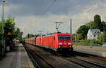 185 300-1 bringt mit einer Schwesterlok am 02.09.2017 einen Güterzug in Richtung Süden, aufgenommen in Neuss-Norf