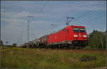 DB Cargo 185 368-8 fuhr mit einem Kesselwagenzug am 30.08.2017 durch die Berliner Wuhlheide