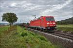 185 320-9 zu sehen mit einen Schienenzug am 07.09.2017 bei Retzbach.