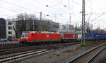 185 076-7 DB kommt aus Richtung Köln,Aachen-Hbf,Aachen-Schanz mit einem Containerzug aus Gallarate(I) nach Zeebrugge-Voorhaven-West(B) und fährt in Aachen-West ein. Aufgenommen vom Bahnsteig in Aachen-West.
Am Kalten Nachmittag vom 16.12.2017.