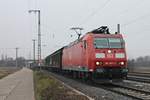 Mit einem gemischten Güterzug (Mannheim Rbf - Chiasso) fuhr am 20.12.2016 die 185 097-3 auf das Überholgleis in Müllheim (Baden) gen Süden, damit sie vom schnelleren Fernverkehr überholt zu werden.