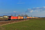 185 229 mit einem Containerzug am 26.02.2015 bei Plattling.