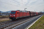 185 381-1 mit einen Kohlezug in Richtung Würzburg am 15.03.2018 unterwegs.