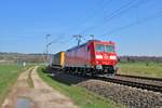 DB Cargo 185 061-9 mit einen KLV am 07.04.18 bei Niederwalluf (rechte Rheinstrecke) 