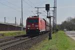 185 372-0 kommt im Gegengleis gen Gremberg gefahren aus Troisdorf.
Samstag den 7.4.2018