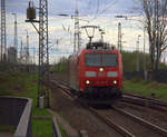 185 165-8 DB kommt als Lokzug aus Köln-Gremberg(D) nach Neuss-Gbf(D) und kommt aus Richtung Köln-Gremberg,Köln-Poll,Kölner-Südbrücke,Köln-Süd,Köln-West,Köln-Nippes,Köln-Longerich,Köln-Chorweiler,Köln-Worringen,Dormagen-Bayerwerk,Dormagen und fährt durch Nievenheim in Richtung Neuss-Allerheiligen,Norf,Neuss-Süd,Neuss-Hbf.
Aufgenommen vom Bahnsteig 1 in Nievenheim. 
Bei Sonne und Wolken am Nachmittag vom 15.4.2018. 