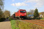 185 354-8 DB  kommt mit einem Audi-VW-Skoda-Zug aus Osnabrück nach Kortenberg-Goederen(B) und kommt aus Richtung Rheydt-Gbf,Wickrath,Beckrath,Herrath,Erkelenz,Baal,Hückelhoven-Baal,Brachelen,Lindern,Süggerath,Geilenkirchen,Frelenberg und fährt durch Zweibrüggen in Richtung Übach-Palenberg,Rimburg,Finkenrath,Hofstadt,Herzogenrath, Kohlscheid,Richterich,Laurensberg,Aachen-West. 
Aufgenommen Zwischen Übach-Palenberg und Zweibrüggen.
Am Abend vom 16.4.2018.