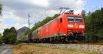 185 143-5 DB kommt aus Richtung Köln mit einem langen gemischten Güterzug aus Köln-Gremberg(D) nach Mannheim und fährt in Richtung Koblenz auf der Rechte Rheinstrecke KBS 465 bei