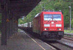 185 214-4 DB kommt mit einem  Betonschwellenzug aus Norden nach Süden und kommt aus Richtung Köln,Bonn und fährt durch Rolandseck in Richtung Koblenz.