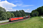 185 281 + 185 xxx mit einem Containerzug am 28.05.2018 bei Pleinting. 