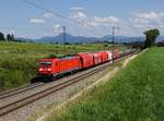 Die 185 265 mit einem Güterzug am 13.07.2018 unterwegs bei Straß.