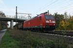 185 088-2 mit Schiebwandwagen in Lintorf gen Ratingen fahrend am Freitag den 19.10.2018