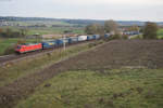 185 232 mit einem KLV-Zug bei Fahlenbach Richtung Ingolstadt, 21.10.2017