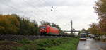 185 166-6 DB kommt aus Richtung Koblenz mit einem gemischten Güterzug aus Süden nach Köln-Gremberg und fährt durch Bad-Honnef am Rhein in Richtung Köln.