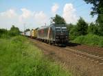 185 546 am 9.6.2007 mit Containerzug in Hannover/Limmer in Richtung Hannover/Linden