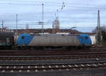 185 510-5 von Railtraxx fährt mit einem Güterzug aus Genk-Goederen(B) nach Linz-Voestalpine(A) und fährt in Richtung Aachen-Schanz,Aachen-Hbf,Aachen-Rothe-Erde,Stolberg-Hbf(Rheinland)Eschweiler-Hbf,Langerwehe,Düren,Merzenich,Buir,Horrem,Kerpen-Köln-Ehrenfeld,Köln-West,Köln-Süd. 
Aufgenommen vom Bahnsteig von Aachen-West. 
Bei Sonne und Wolken am Kalten Nachmittag vom 18.12.2018.