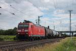 Mit einem gemischten Güterzug (Chiasso Smistamento - Mannheim Rbf) fuhr am 06.06.2017 die 185 122-9 nördlich von Müllheim (Baden) durchs Rheintal gen Norden.