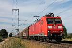 Am 05.07.2017 fuhr 185 104-7 mit einem gemischten Güterzug (Mannheim Rbf - Chiasso Smistamento), als sie bei Müllheim (Baden) gen Basel fuhr.