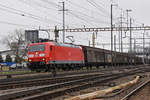 DB Lok 185 110-4 durchfährt den Bahnhof Pratteln.