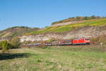 185 163 mit dem EZ 51173 von Seelze Ost nach Kornwestheim Rbf bei Himmelstadt, 13.10.2018  