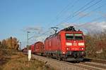Am Nachmittag des 30.10.2017 fuhr südlich von Buggingen die 185 106-2 mit einem gemischten Güterzug (Mannehim Rbf - Chiasso Smistamento), den sie auf dem kompletten Laufweg bespannte, in