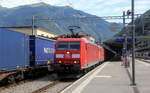 185 122-9 und 185 108-8 beide von DB kommen mit einem gemischten Güterzug aus Mannheim-Gbf(D) nach Chiasso-Gbf(CH) und durchfuhren den Bahnhof von Bellinzona(CH) in Richtung Chiasso(CH).