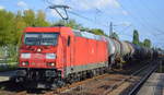 DB Cargo AG mit  185 366-2  [NVR-Nummer: 91 80 6185 366-2 D-DB] und Kesselwagenzug (leer) Richtung Stendell am 21.08.19 Durchfahrt Bahnhof Berlin Hohenschönhausen.