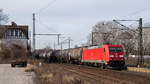 23. Februar 2019 in Magdeburg-Sudenburg. 185 266-4 ist mit einem Kesselzug unterwegs gen Osten.