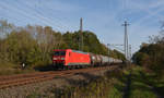 185 007 schleppte am 31.10.19 einen Kesselwagenzug durch Wittenberg-Labetz Richtung Wittenberg.