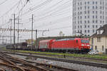 DB Lok 185 110-4 durchfährt den Bahnhof Pratteln.