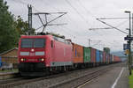 06. Oktober 2015, Lok 185 001 fährt mit einem Container-Ganzzug durch Gundelsdorf in Richtung Saalfeld.