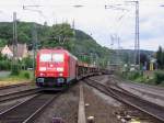 185 296 durchfhrt am 04.07.2007 den Bahnhof Remagen mit einem leeren Autozug.