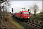 185331-3 ist hier am 18.01.2020 um 10.11 Uhr am Ortsrand von Hasbergen mit einem Güterzug in Richtung Münster unterwegs.