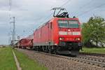 Am Nachmittag des 25.04.2019 fuhr 185 129-4 mit einem gemischten Güterzug (Mannheim Rbf - Chiasso Smistamento) durch den Haltepunkt von Auggen über die KBS 703 durchs Markgräflerland in