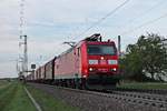 Am Nachmittag des 25.04.2019 fuhr die 185 087-4 mit einem gemischten Güterzug (Mannheim Rbf - Chiasso Smistamento) durch den Haltepunkt Auggen, welcher sich an der Rheintalbahn befinden, in Richtung Basel.