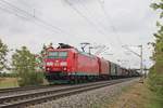 Mit einem gemischten Güterzug (Mannheim Rbf - Chiasso Smistamento) fuhr am Mittag des 19.05.2019 die 185 087-4 bei Hügelheim über die KBS 703 durchs Rheintal in Richtung Schweizer Grenze.