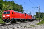 185 107-0 zusammen mit 185 097-3 unterwegs nach Basel am Nachmittag des 17.05.2020 bei Schinznach-Dorf an der Bözberglinie.