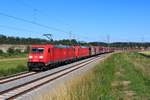 Am 24.06.2020 sind zwei Loks der Baureihe 185 mit einem Kohlezug bei Lauffen am Neckar in Richtung Heilbronn unterwegs.