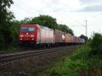 185 246-6 mit einem gemischten Gterzug bei Norsingen. 28.07.07