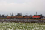 185 082-4 mit einem kurzen Güterzug zwischen Hard und Lauterach. 11.12.20