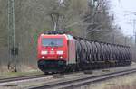 DB Cargo 185 354-8 mit Kesselwaggons bei Borckenfriede durch am 28.02.2021