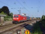 185 180-7 durchfhrt mit einem Zug LKW Container den Bf Efringen-Kirchen. 04.08.07 