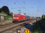 185 180-7 durchfhrt mit einem Zug LKW Container den Bf Efringen-Kirchen.