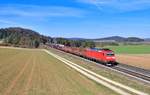 185 147 mit einem Güterzug am 30.03.2021 bei Darshofen.